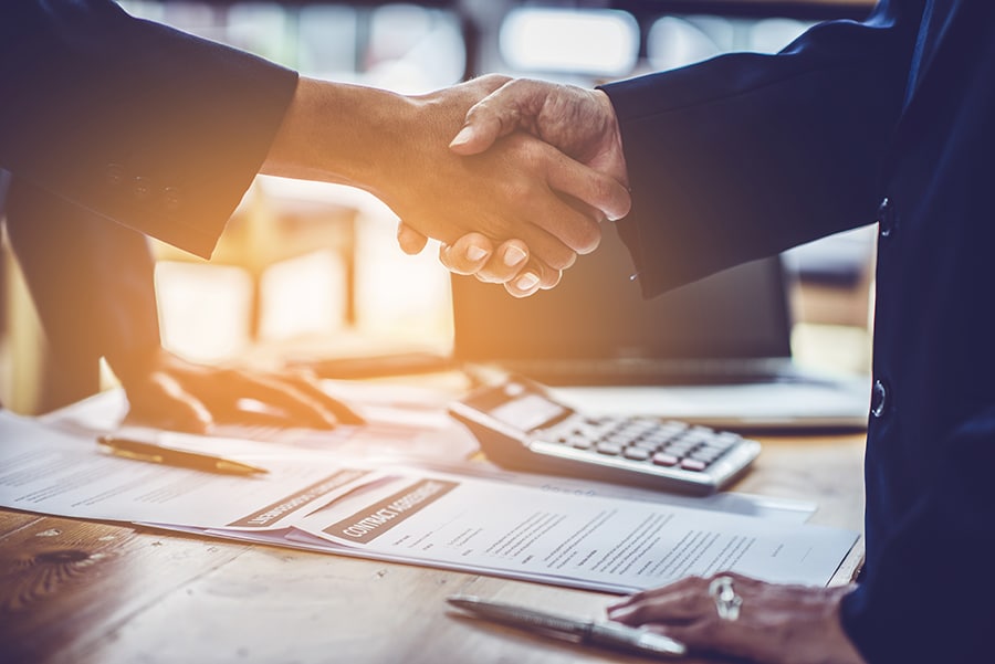 Lawyers and businessmen join hands in business After signing the